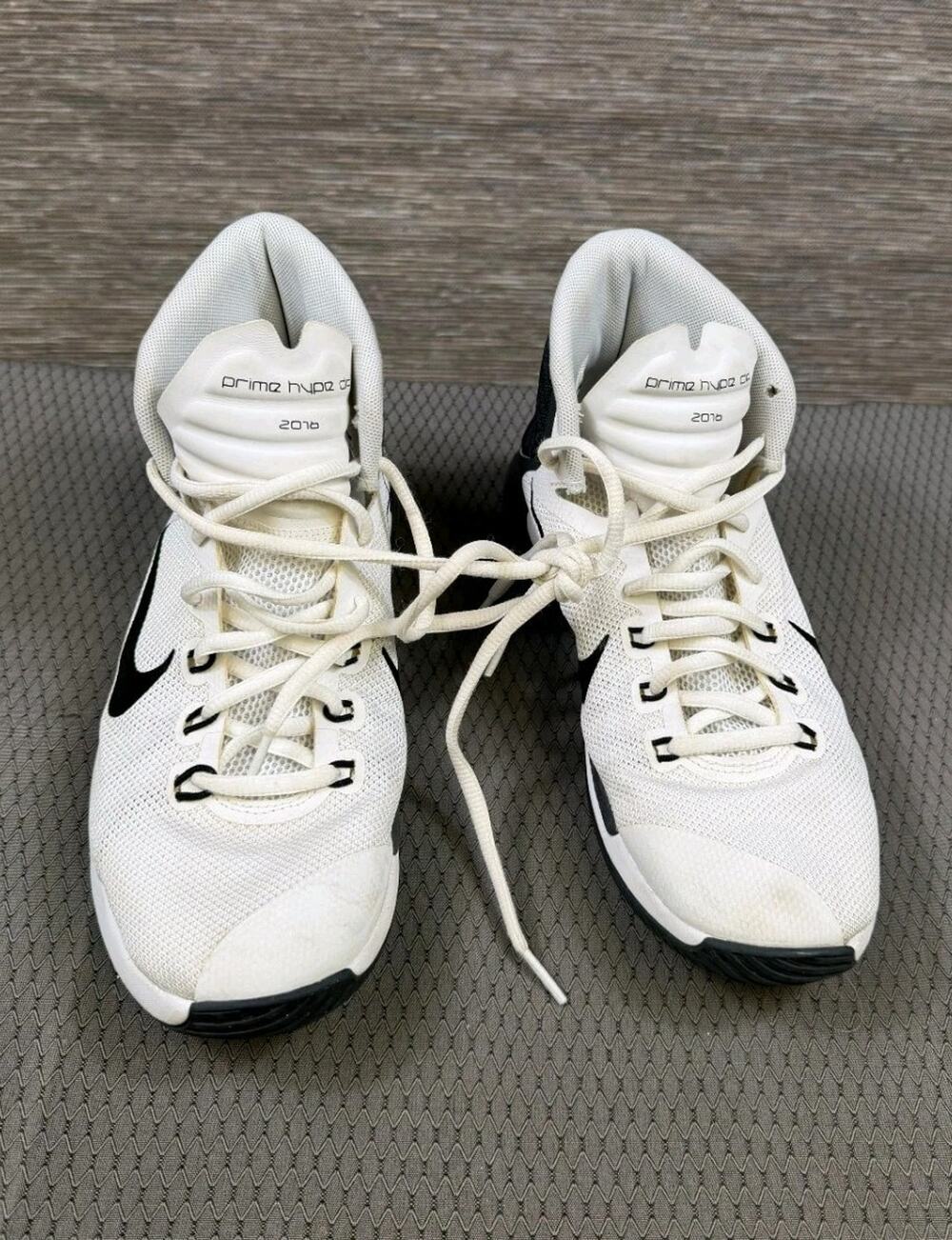 NIKE Prime Hype DF Womens Size 6.5 White Black Basketball Sneakers Shoes